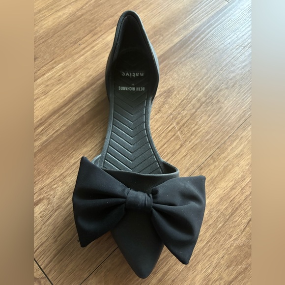 Native x Beth Richards W9. Bow - Picture 3 of 3